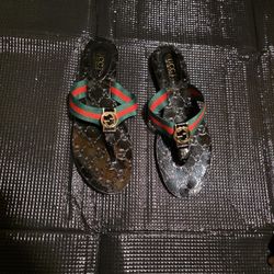 Women's Gucci Black Slides with Green and Red Straps