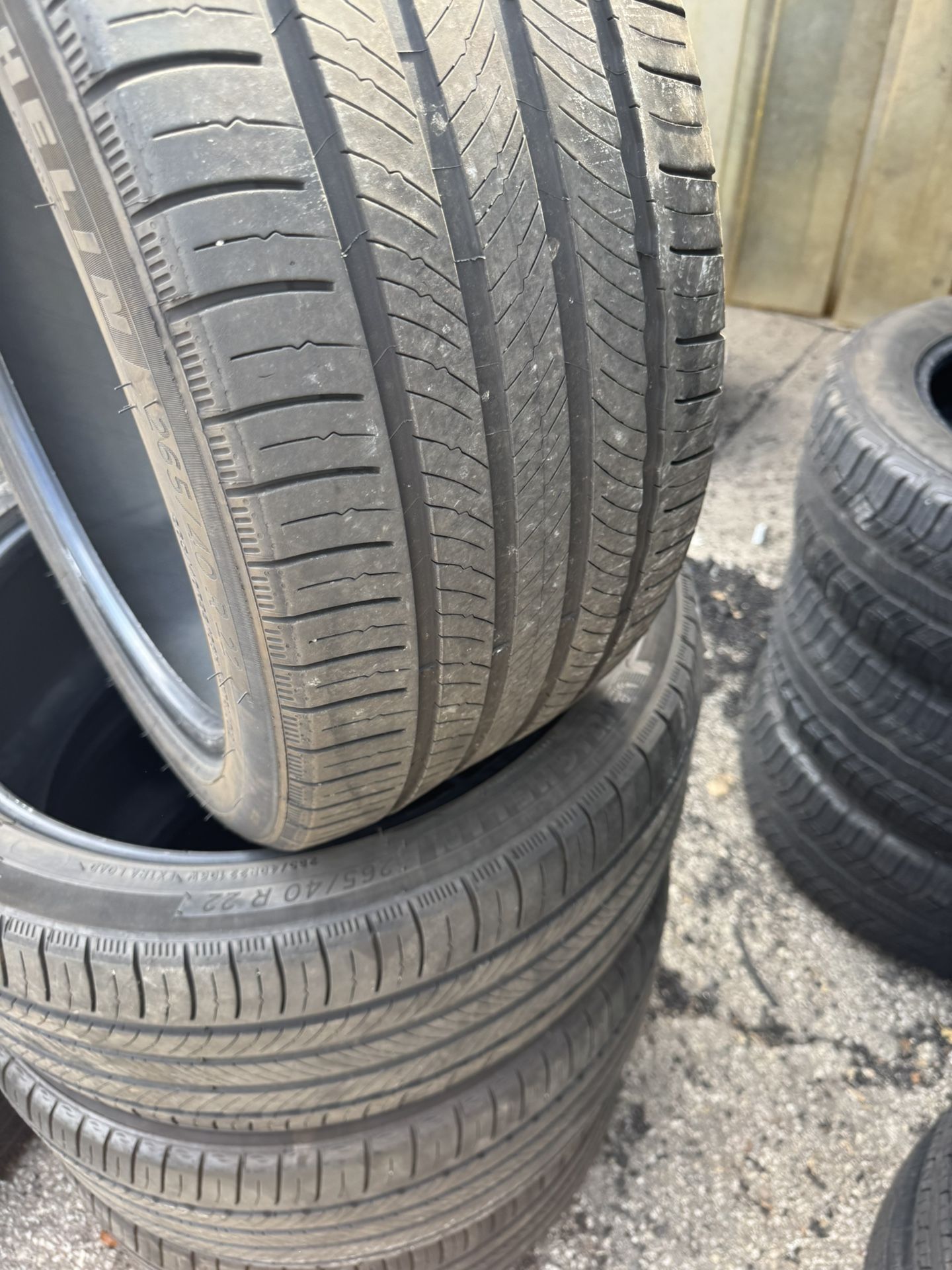 265 40 20 Michelin