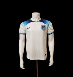 England Men’s Soccer Jersey 2XL Fits Like X-Large !
