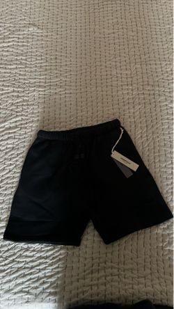 Black essential shorts