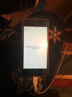Phone SE 32gb silver (iPhone that came out after iPhone 6+) unlocked any carrier will trade