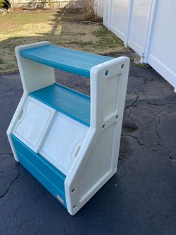 Little tikes toy cheap box with bookshelf