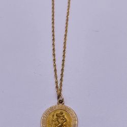 Gold Necklace With Pendant 