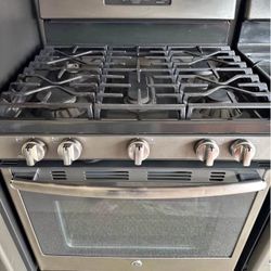 GE range And Microwave 