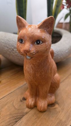 Ceramic Sitting Cat Figurine pitcher Brand New