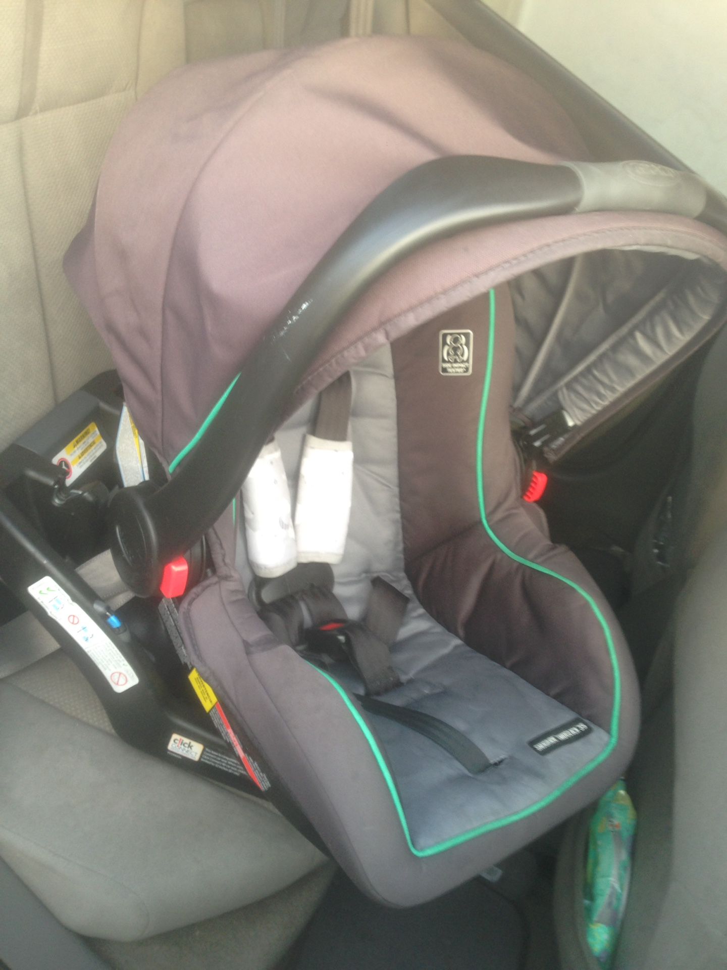 baby carseat and base and stroller everything works