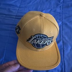 New Era Lakers 9Fifty Snapback Hat yellow