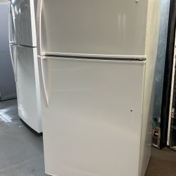 Kenmore Top Freezer Apartment Size Refrigerator Gloss White 