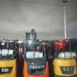 FORKLIFT TOYOTA 5000# Triple Mástil 