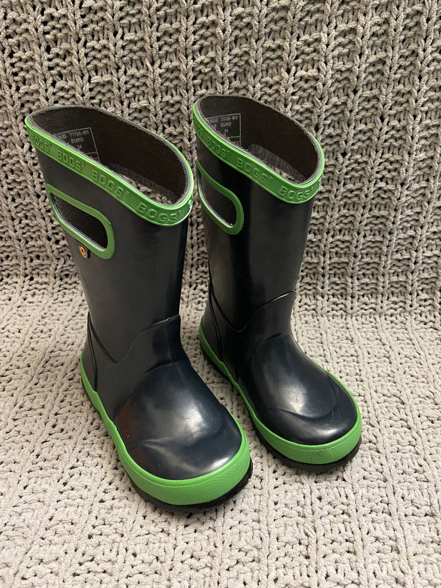 Boys Bogs Rain Boots Size 8