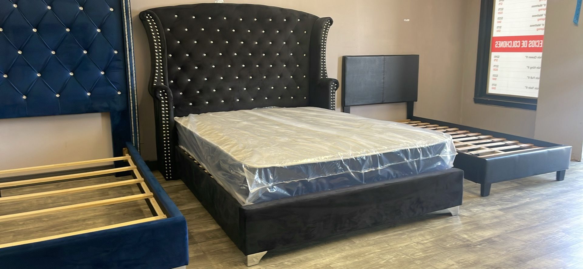 FLOOR MODEL QUEEN SIZE BED AND MATTRESS!! $595!