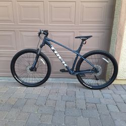 TREK MARLIN 7 MOUNTAIN BIKE 29 ER 1 X 10 SPEED PRELOAD ROCKSHOX JUDY LOCKOUT FRONT SUSPENSION ( CHECK MY OTHER BIKES)