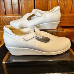 24 Hour Reanne . White Shoe Size 10 Wide