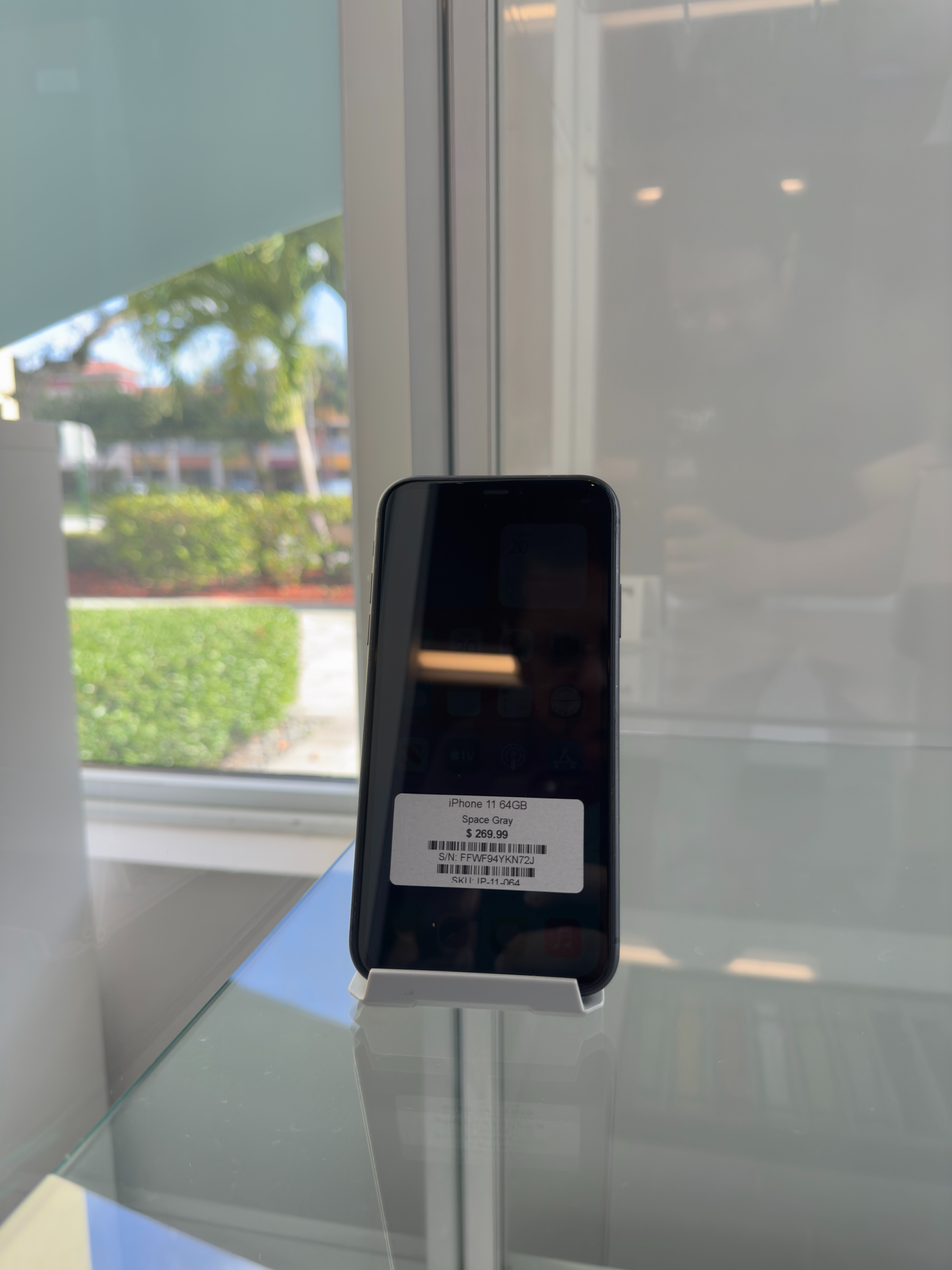 📱 iPhone 11 – 64GB – Unlocked – Space Gray