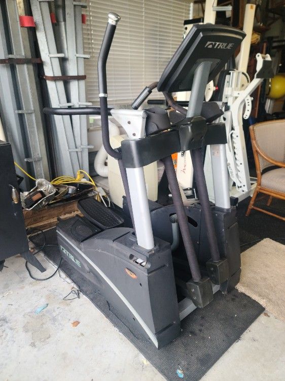 True Fitness TSX Elliptical