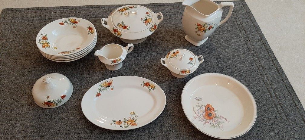 Various serving Pieces. $10 each