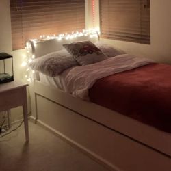 Solid wood white trundle bed