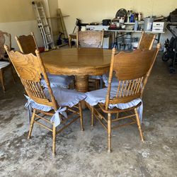 Vintage Wooden Round Dining Room Table With 5 Chairs And Extendable Leaf