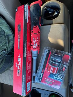 M12 1/4” fuel extended head ratchet and battery
