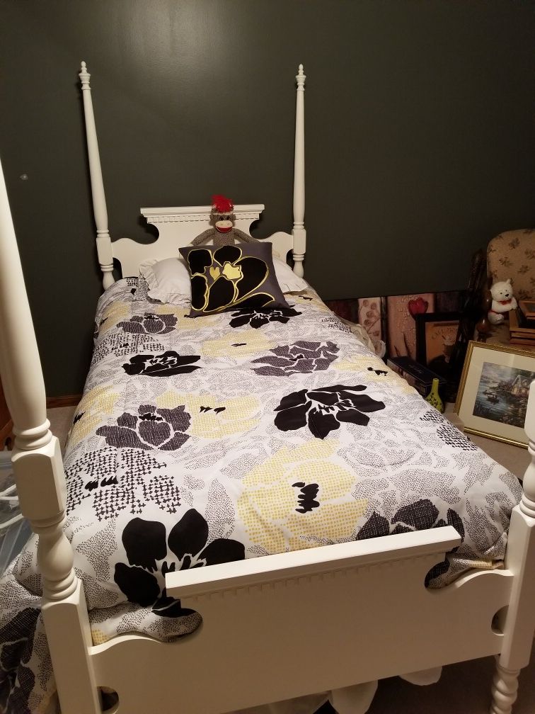 Girl's white bedroom set
