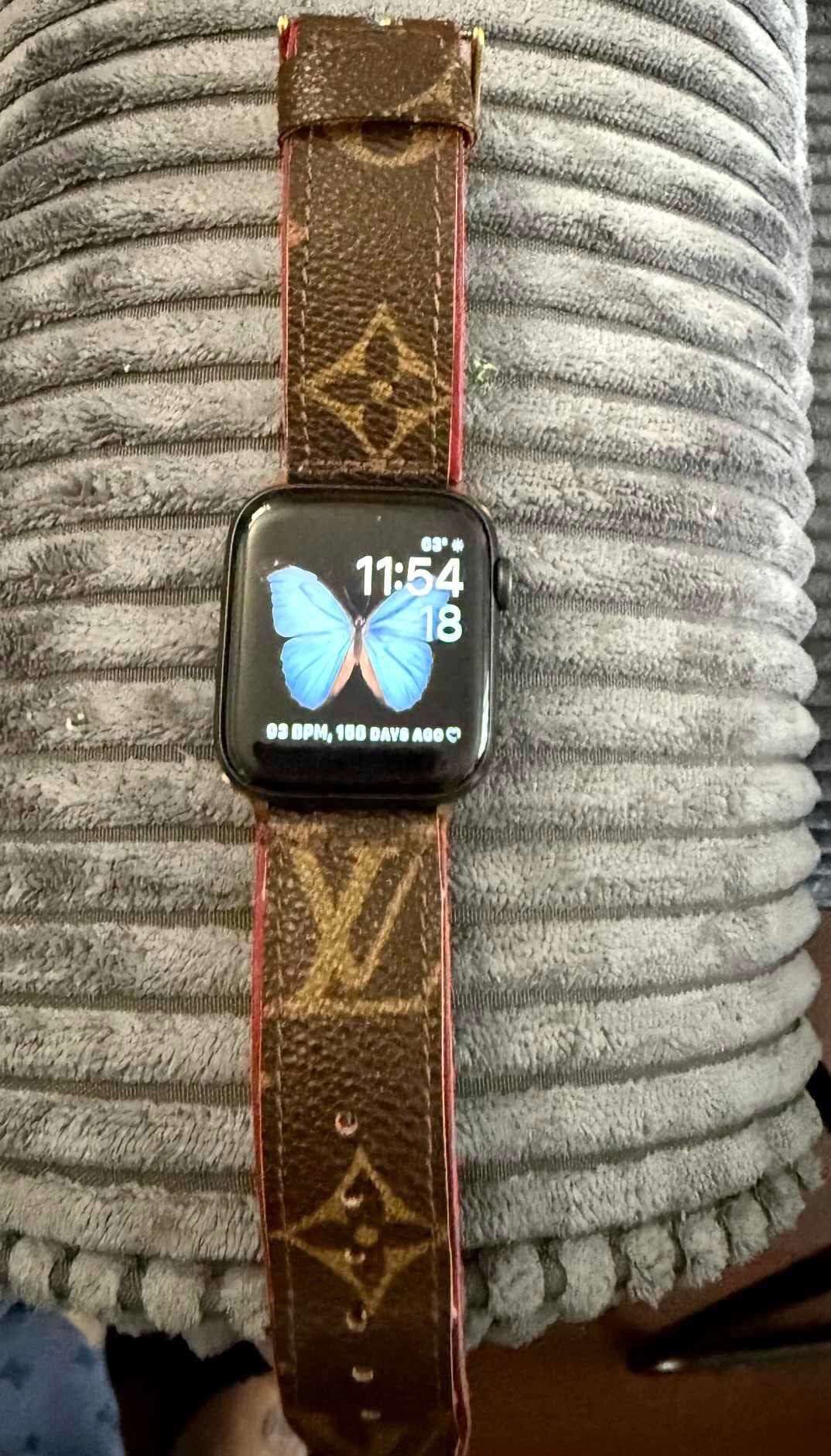 6 series Apple Watch 44mm