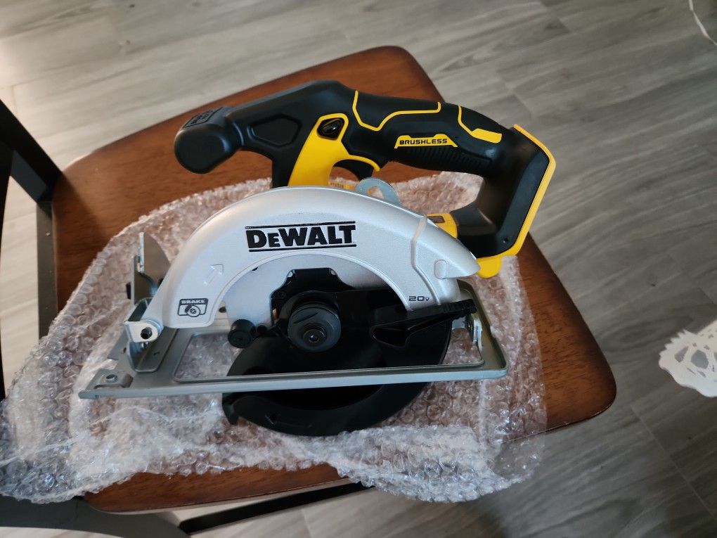 Dewalt 20v Circular Saw Brushless  6 1/2"