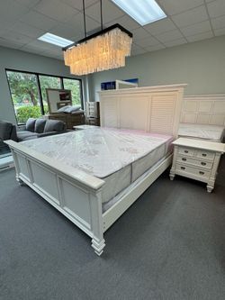 King frame and nightstands (FREE 24H DELIVERY AND SETUP)