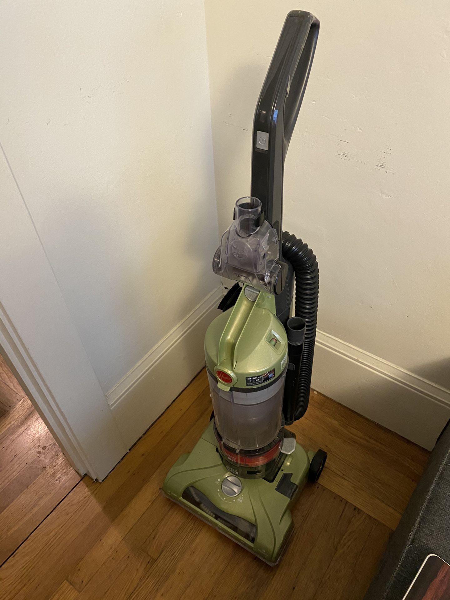 Hoover wind tunnel vacuum