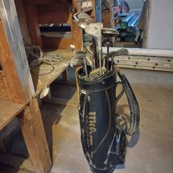 Wilson Golf Clubs And About 30 Golf Balls