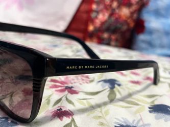 Marc Jacob’s women sun glasses
