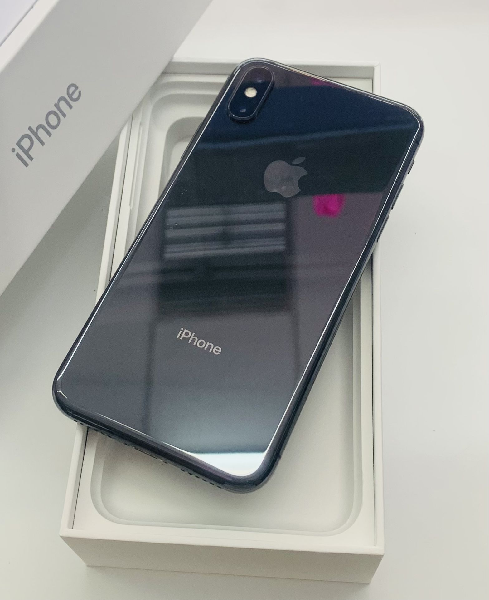 iPhone X 64 gb Unlocked For $199