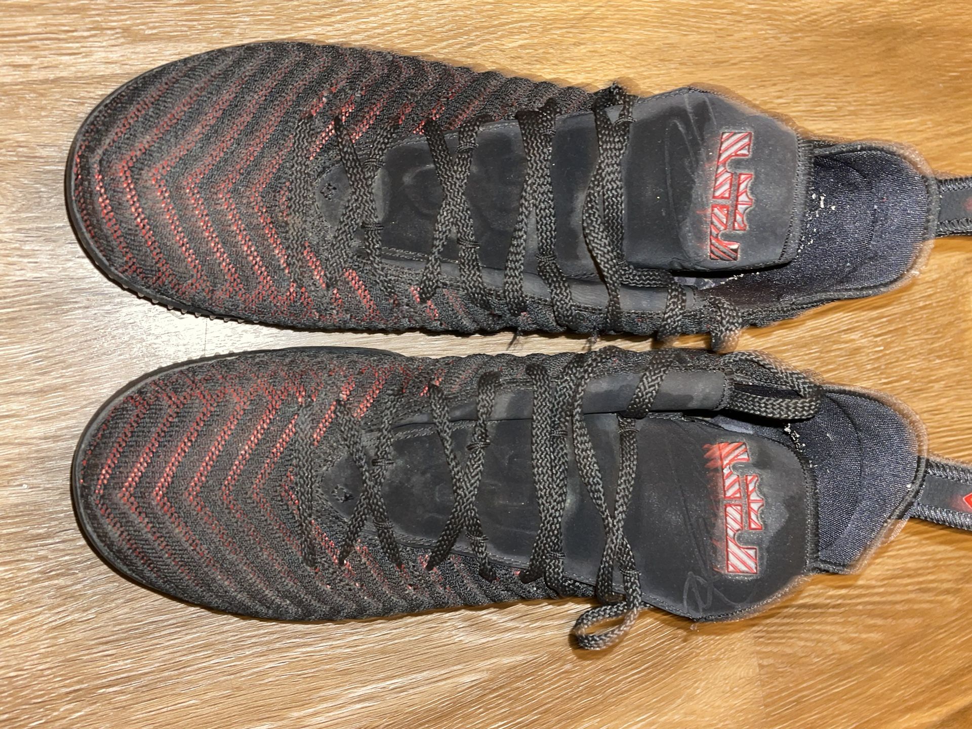 LeBron 16 'Fresh Bred'