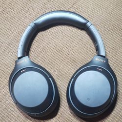 Sony Wh1000xm4 Noise Canceling Headphones/ Works with Sony app (OBO) Thumbnail