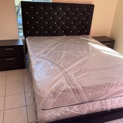 Queen  Bedroom Set With Mattress And 2 Nightstand Dresser And Mirror . Free Installation All New Furniture And Free Deliveries 