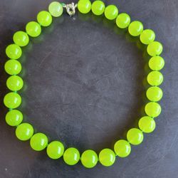 apple green glass necklace 