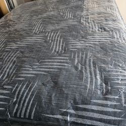 New Hybrid Queen
Mattress Only
Firm mattress , 300 dlls free delivery
mattress only