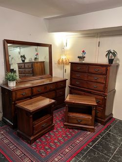 Bedroom Set 5-Piece Dressers, Nightstands, & Mirror - Delivery Extra