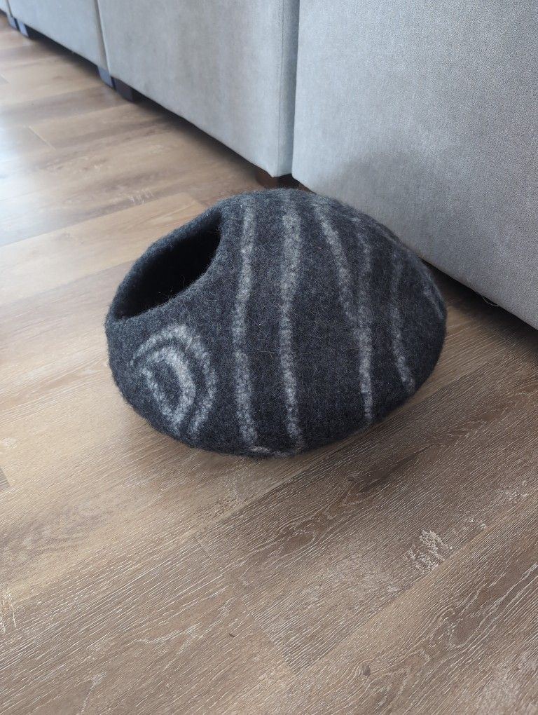Meowifa Cat Cave