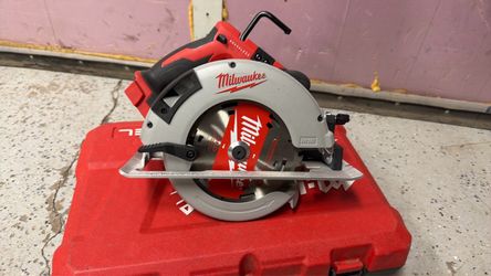 Milwaukee M18 Brushless 7-1/4” Circular Saw – 2631-20 – $149 OBO