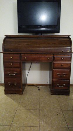 Roll-top Desk and 32" MAG TV