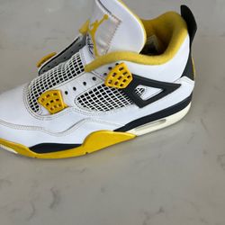 Jordan 4 Retro Sneakers 