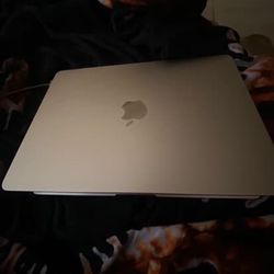 Apple M3 MacBook 8gb