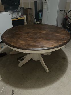Farmhouse Circle Dining table