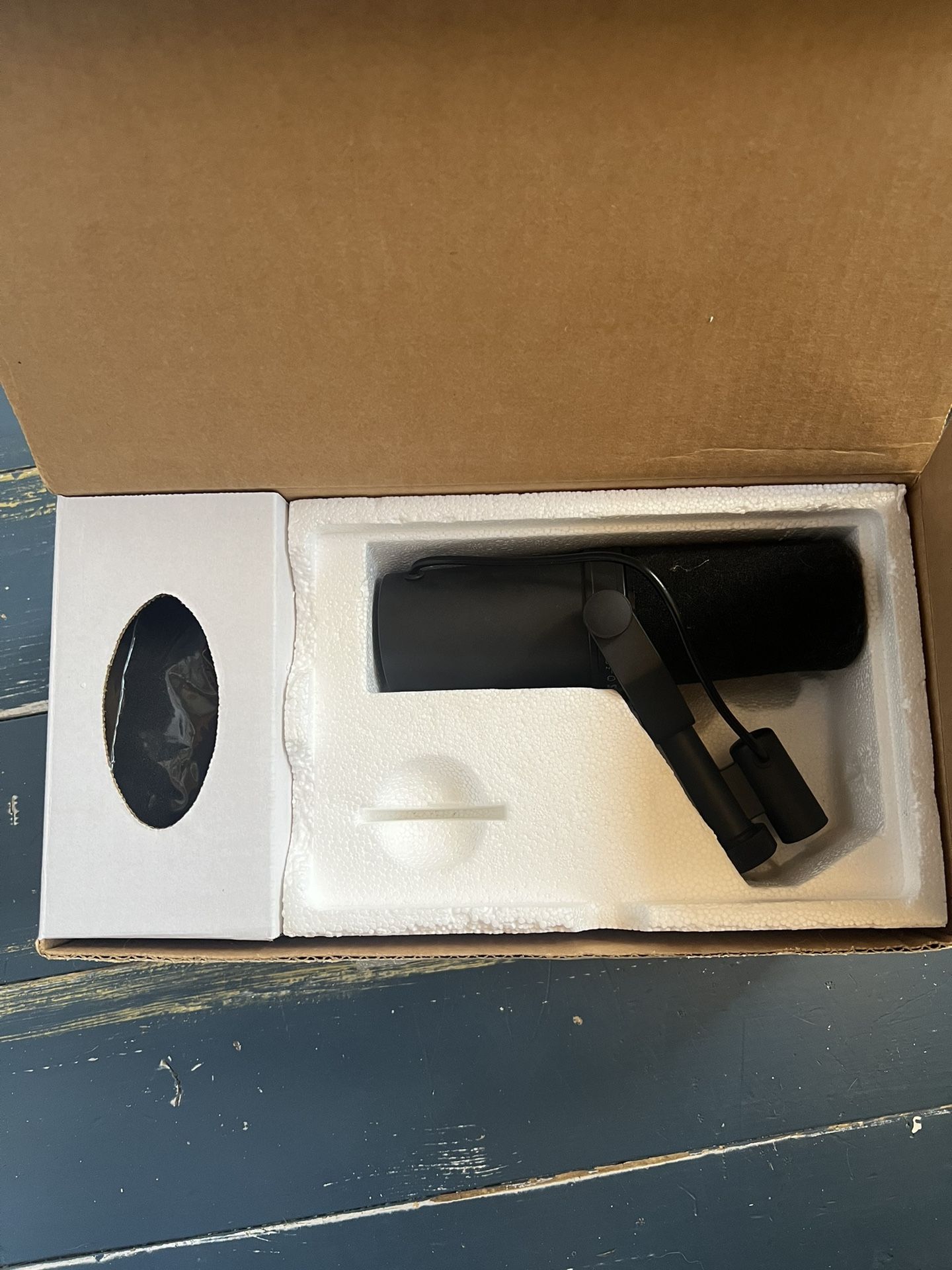 SHURE SM7B MICROPHONE