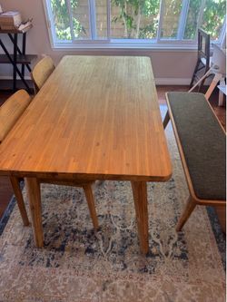 Castlery dining room table set