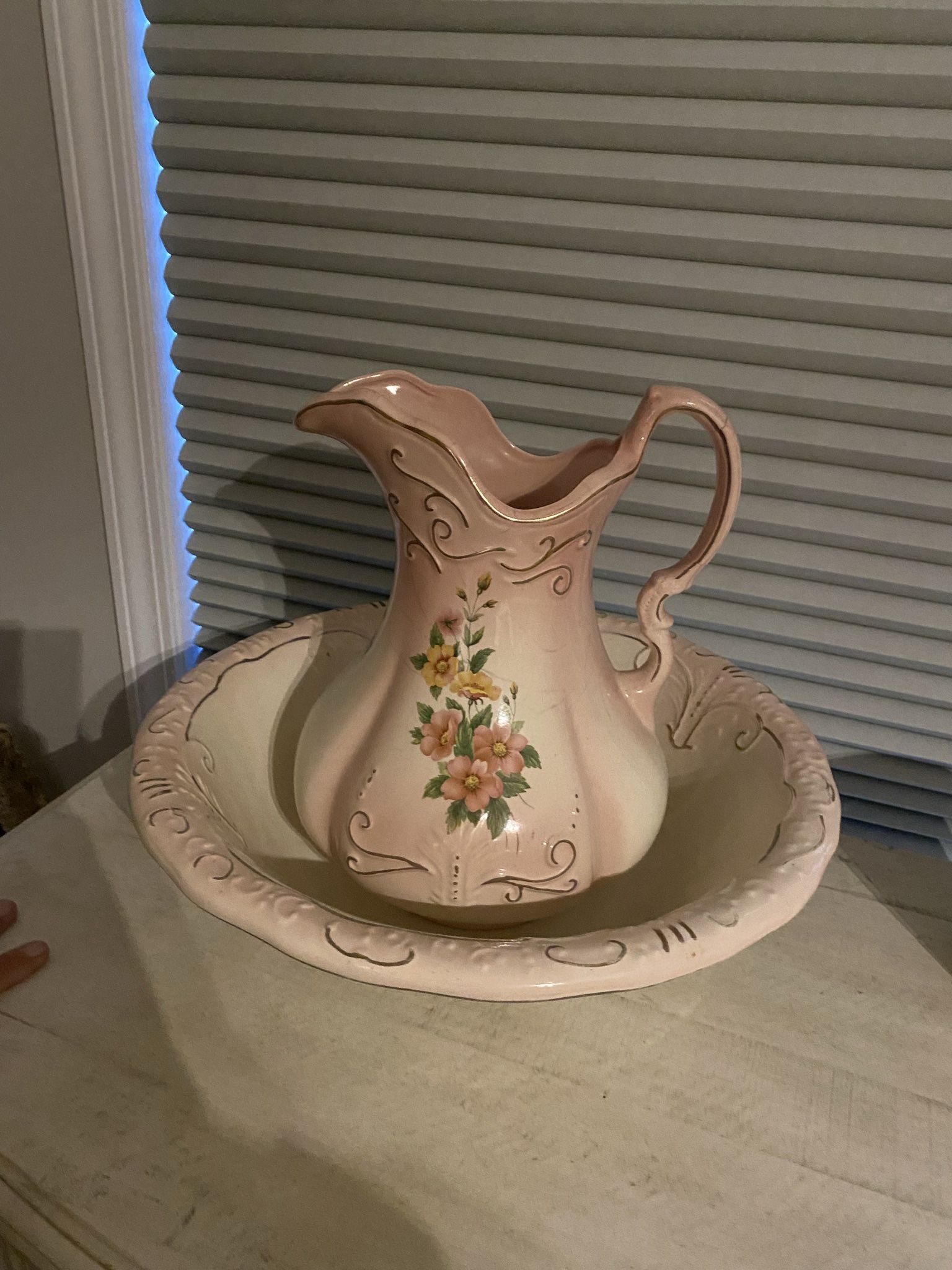 Water pitcher With Basin