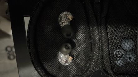 Se 215 Shure  in ear  headphones clear