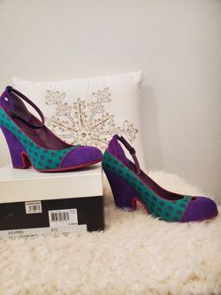 Marc Jacob 7.5 violet wedge