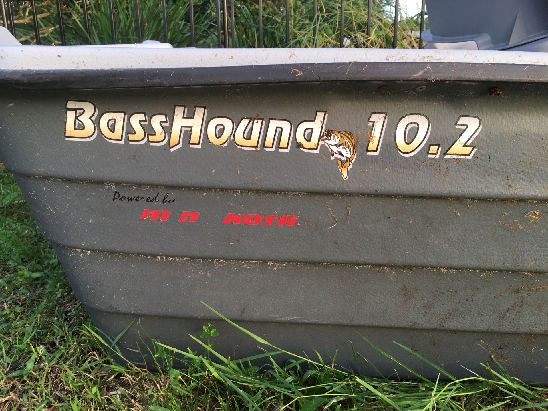 Bass Hound 10.2 fishing boat for Sale in Lutz, FL OfferUp