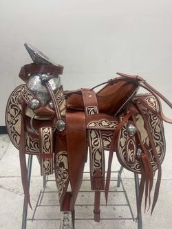 Montura charra Pitiada original con Herraje y fuste plateado